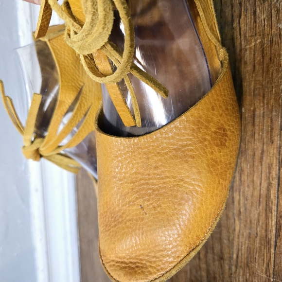 Trippen Elegant Yellow Women's Shoes - Picture 10 of 11